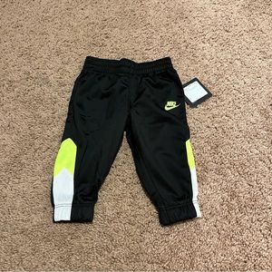NWT Black, White, and Green Nike Sweatpants